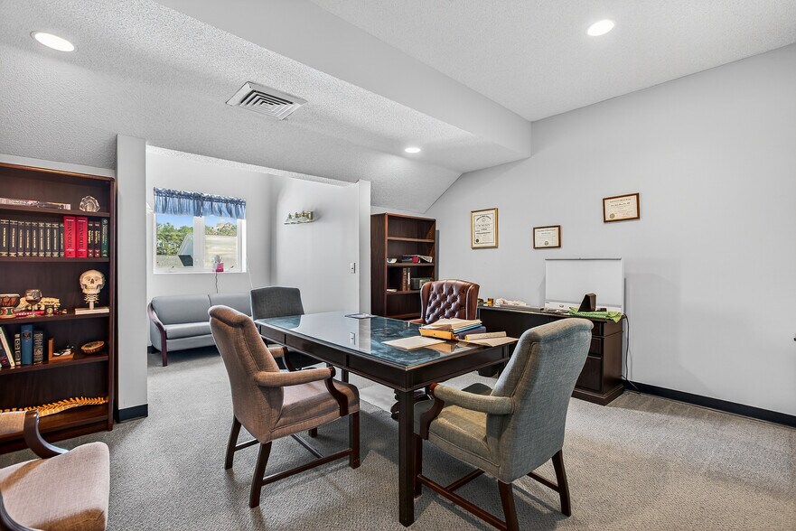 More Photos Of 215 Station St, Jacksonville Medical For Sale