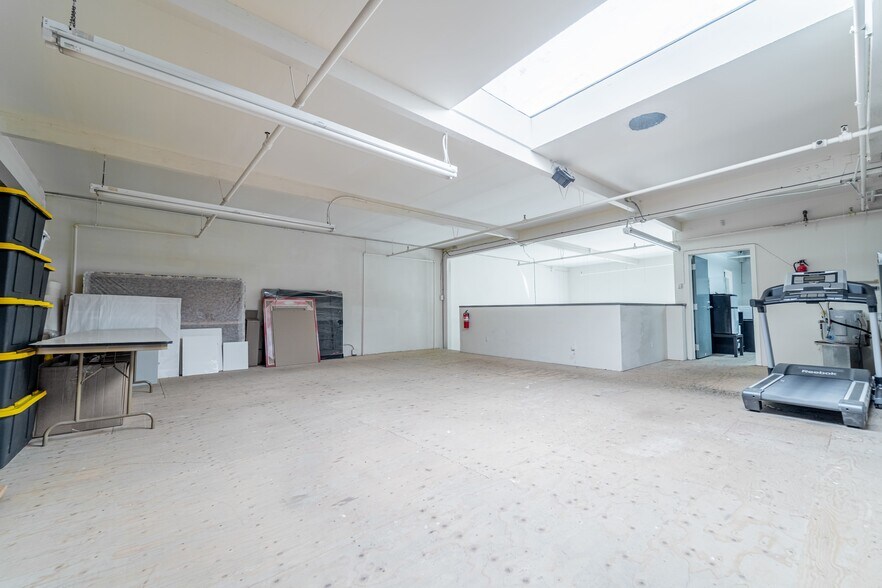 More Photos Of 1435-1475 Huntington Ave, South San Francisco Showroom For Sale