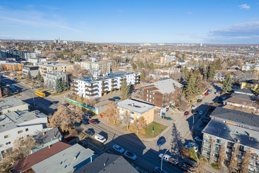More Photos Of 1624 26 Av SW, Calgary Apartments For Sale