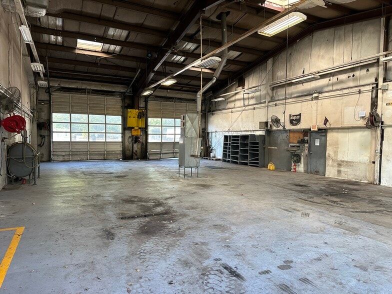 More Photos Of 8271 Brock Bridge Rd, Laurel Warehouse For Sale