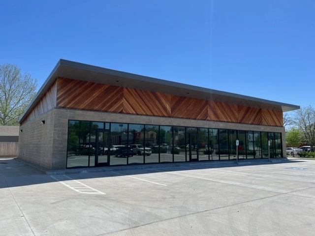 More Photos Of 2702 Yale St, Houston Freestanding For Lease