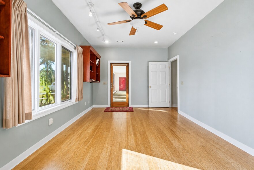 More Photos Of 267 Stinson Dr, Clinton Specialty For Sale