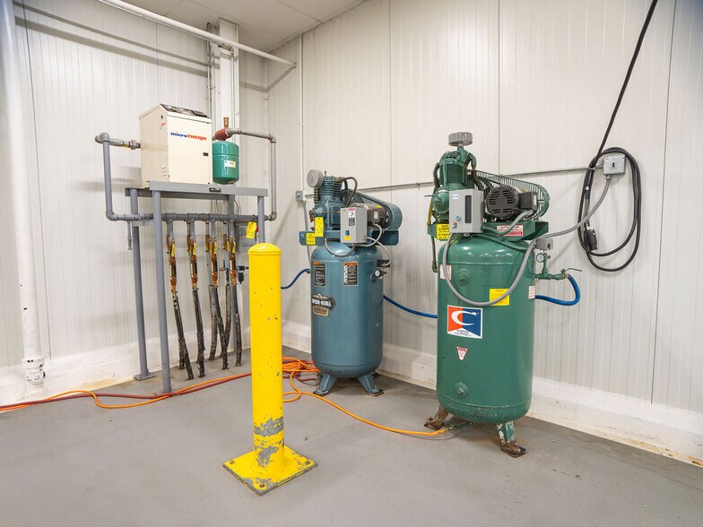 More Photos Of 2733 W Harrison St, Chicago Warehouse For Sale