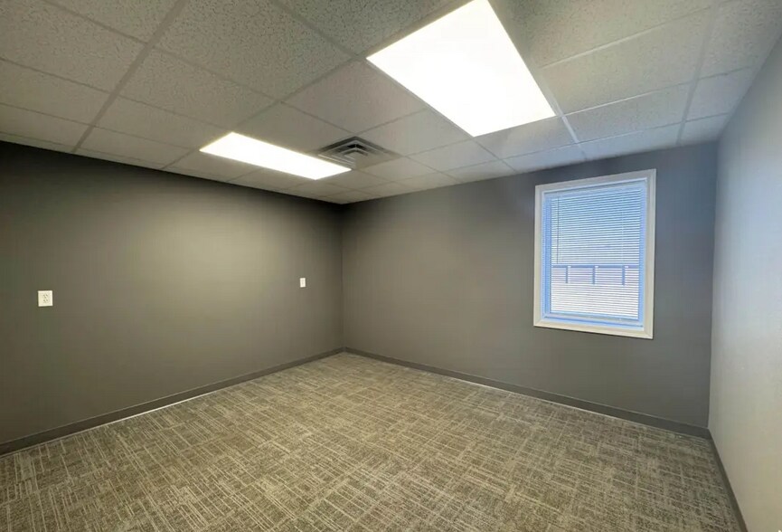 More Photos Of 633 1st Ave, Monroe Showroom For Lease