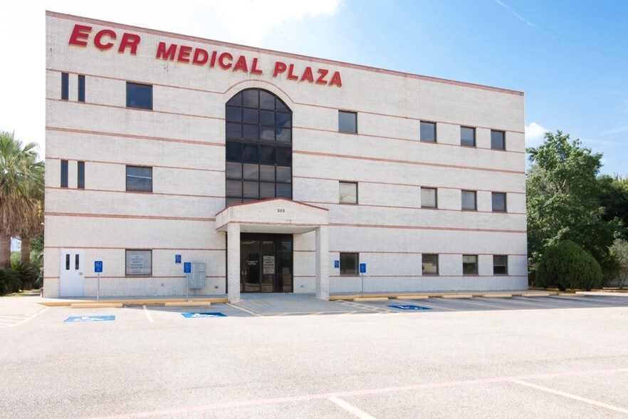 More Photos Of 203 N College Ave, Cleveland Medical For Sale