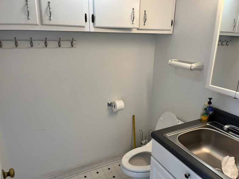 More Photos Of 1813 S Main St, Blacksburg Office For Lease