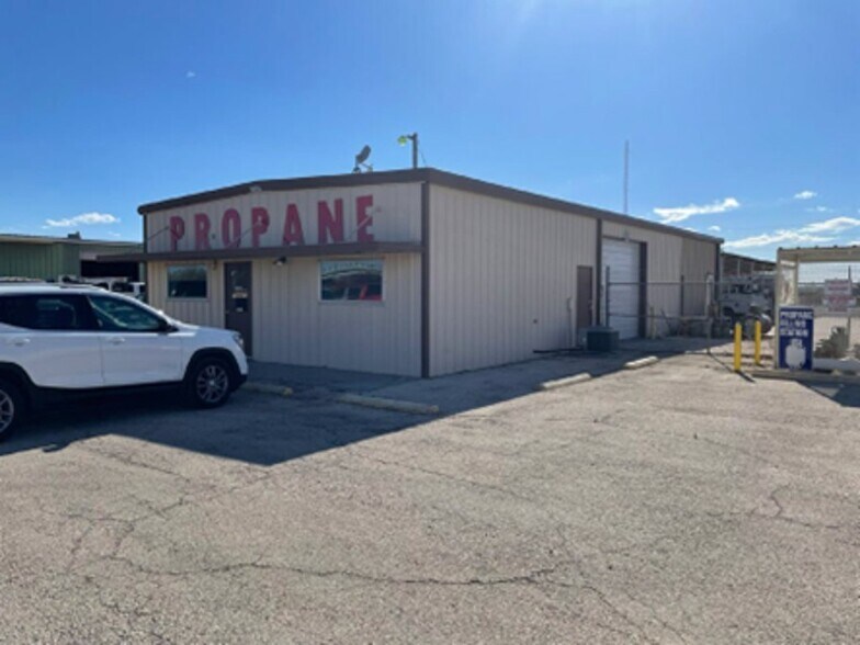 Primary Photo Of 2006 Kings Hwy, Snyder Service For Sale