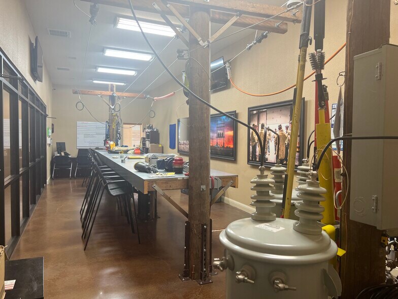 More Photos Of 6413 N State Highway 349, Midland Warehouse For Lease