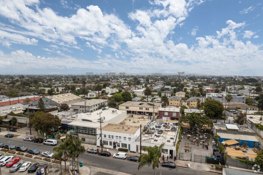 More Photos Of 320-324 Sunset Ave, Venice General Retail For Lease