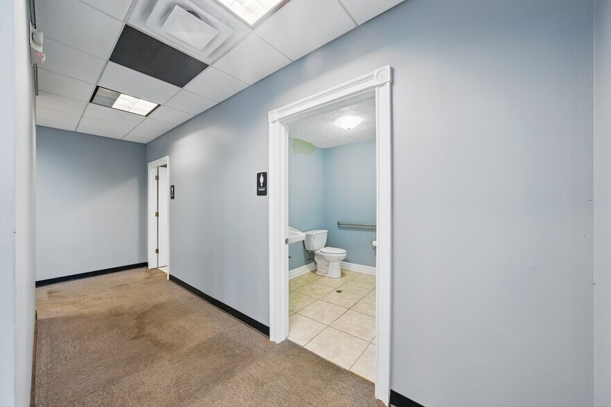 More Photos Of 9552 York Alpha Dr, North Royalton Service For Sale