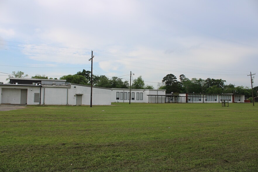 More Photos Of 1900 Pope St, Beaumont Flex For Lease