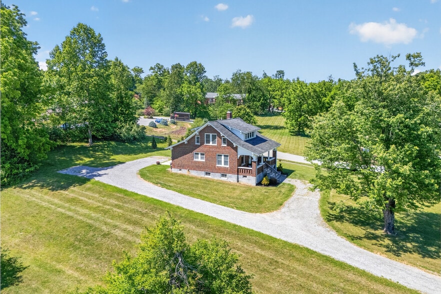More Photos Of 132 Christiansburg Pike NE, Floyd Flex For Sale