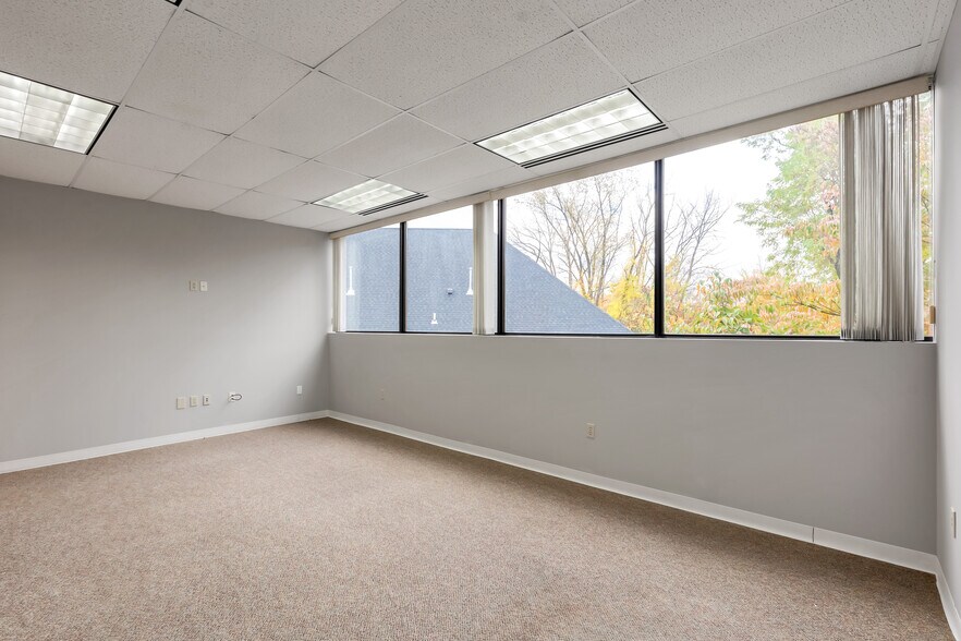 More Photos Of 72 Queen St, Southington Office For Lease