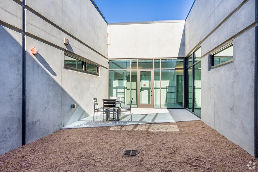 More Photos Of 5610 N Interstate 35, Austin Restaurant For Lease