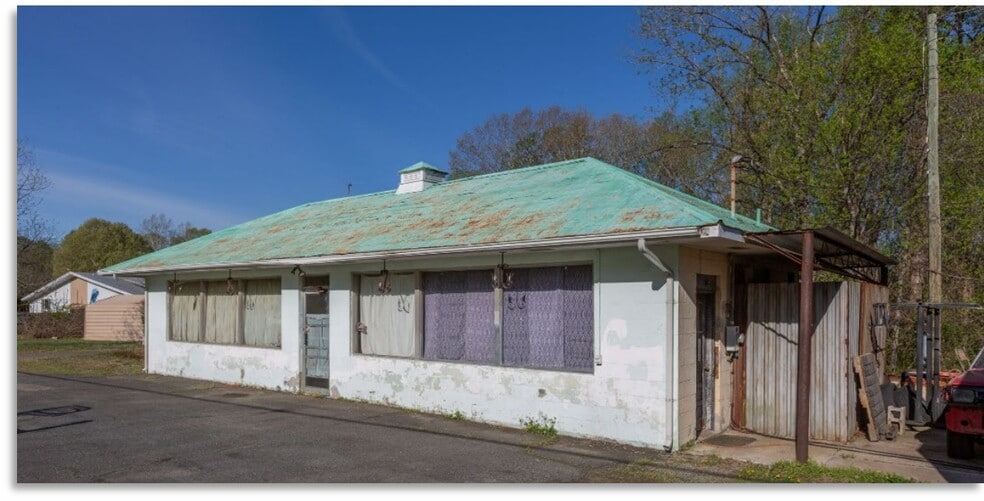 More Photos Of 8286-8294 James Madison Pky, King George Storefront Retail Residential For Sale