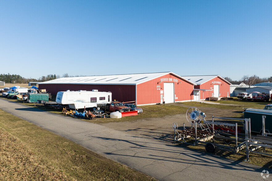 Primary Photo Of 9129 Tecumseh Clinton Hwy, Tecumseh Contractor Storage Yard For Lease