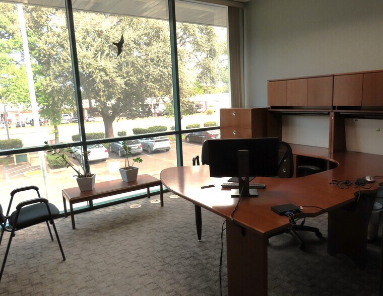 More Photos Of 1910-1920 5th St, Davis Light Manufacturing For Lease