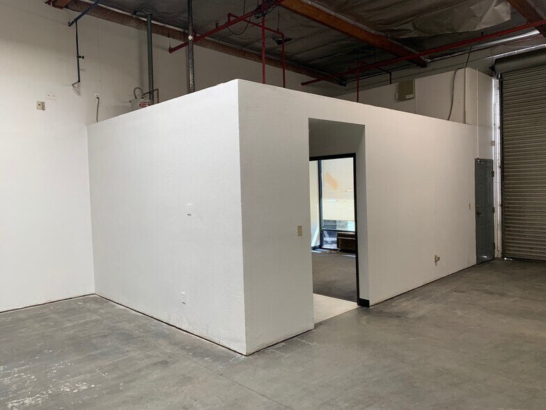 More Photos Of 12006 Regentview Ave, Downey Warehouse For Lease