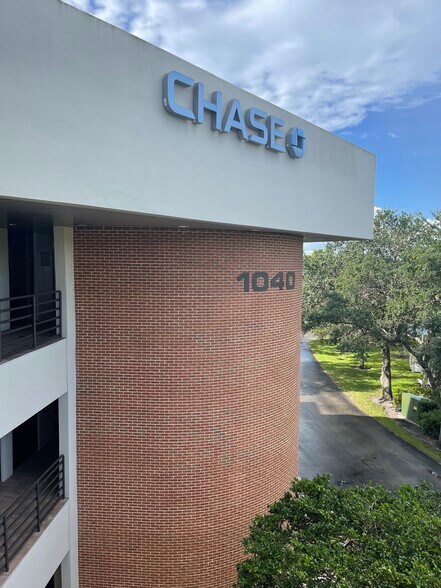 More Photos Of 1040 Weston Rd, Weston Medical For Lease