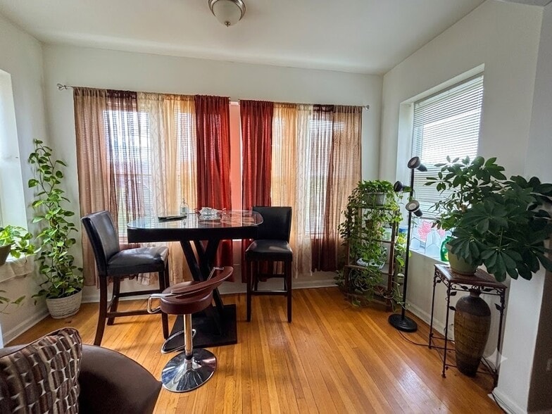 More Photos Of 5322 W Washington Ave, Chicago Apartments For Sale