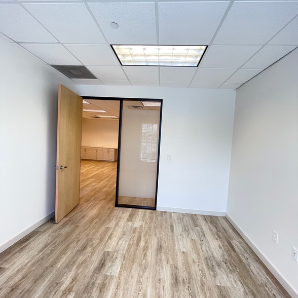 More Photos Of 4407 Bee Caves Rd, West Lake Hills Office For Lease