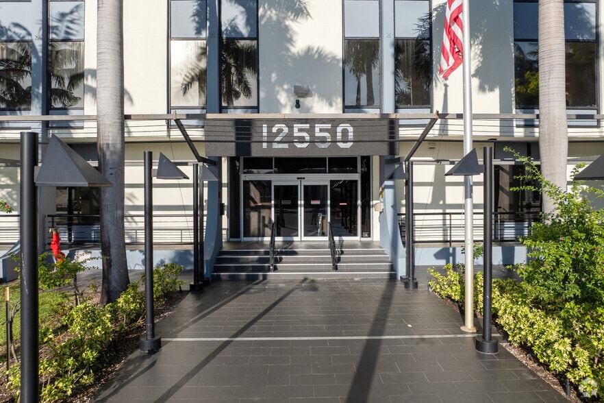 More Photos Of 12550 Biscayne Blvd, North Miami Medical For Lease