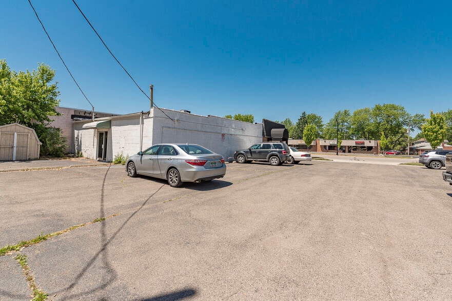 More Photos Of 18735 Ecorse Rd, Allen Park Office For Lease