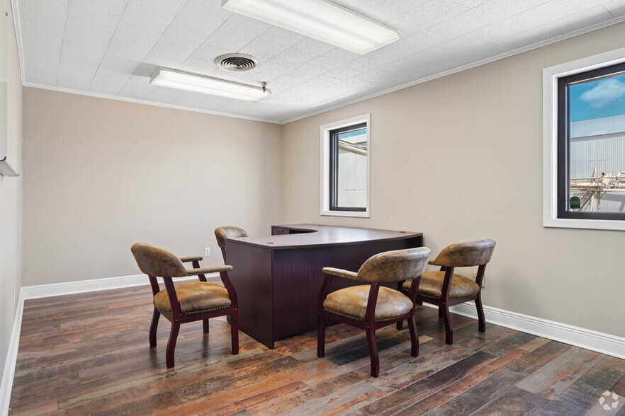 More Photos Of 105 Scr 25, Taylorsville Manufacturing For Sale