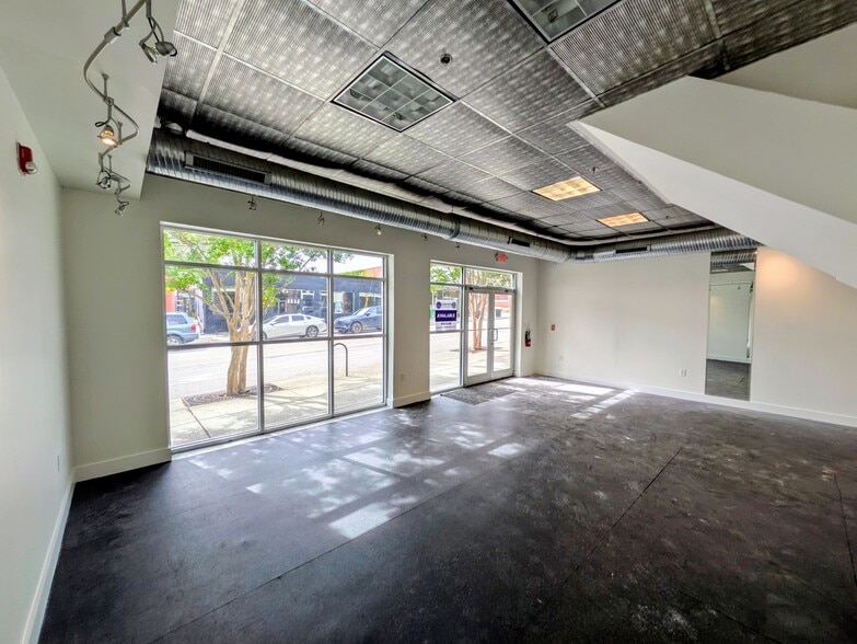 More Photos Of 400 W Rosemary St, Chapel Hill Apartments For Lease