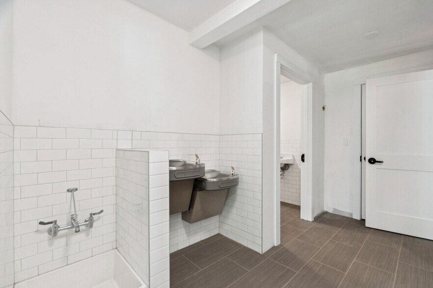 More Photos Of 26 Central St, Woodstock General Retail For Sale