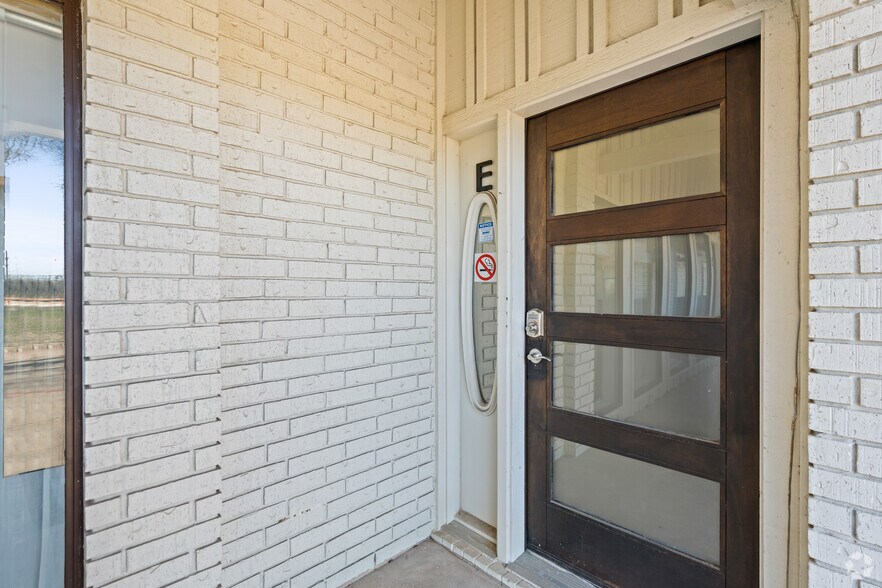 More Photos Of 190 W Highway 114, Southlake Office Residential For Lease