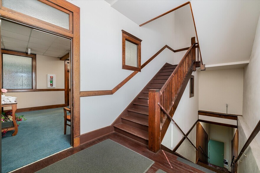 More Photos Of 102 E Moore Ave, Terrell Office For Sale