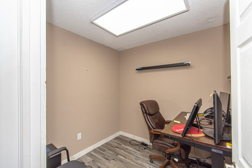 More Photos Of 1908 N Lakeman Dr, Bellbrook Storefront Retail Office For Sale