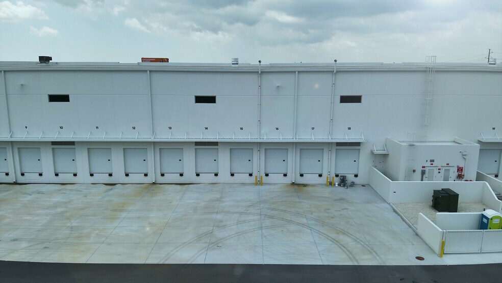 More Photos Of 7400 NW 79th Ave, Medley Unknown For Lease