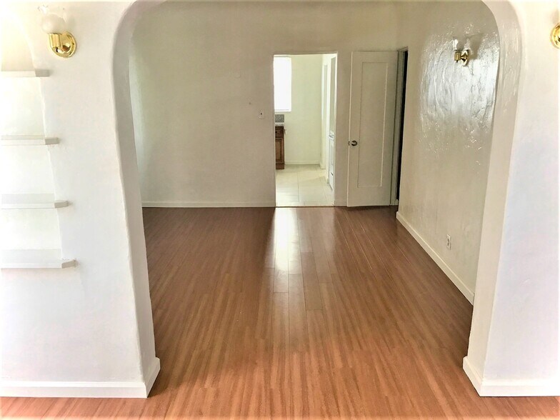 More Photos Of 2853 Buckingham Rd, Los Angeles Multifamily For Sale