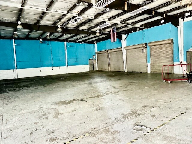 More Photos Of 7505 Blanding Blvd, Jacksonville Auto Dealership For Lease