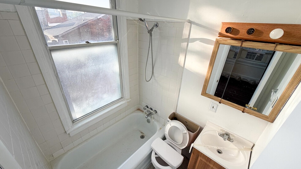 More Photos Of 24 E University Ave, Cincinnati Apartments For Sale