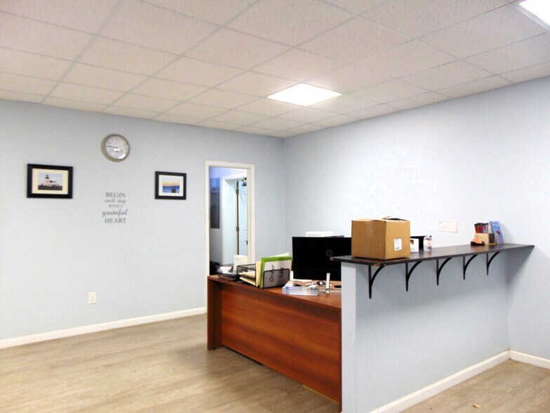 More Photos Of 907 N Vincennes Ave, Petersburg Loft Creative Space For Sale