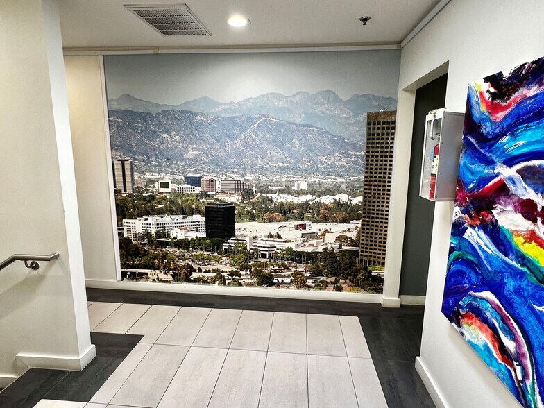 More Photos Of 126 E Olive Ave, Burbank Storefront Retail Office For Lease