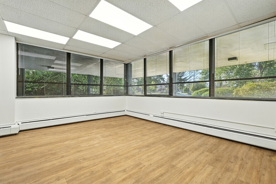 More Photos Of 117 Park Ave, West Springfield Office For Sale