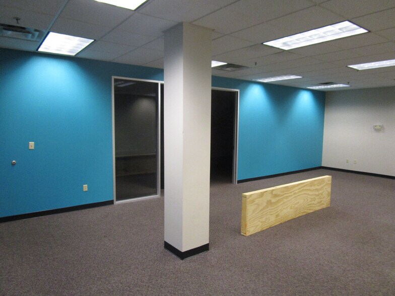 More Photos Of 7127-7133 Riverside Pky, Tulsa Office For Sale