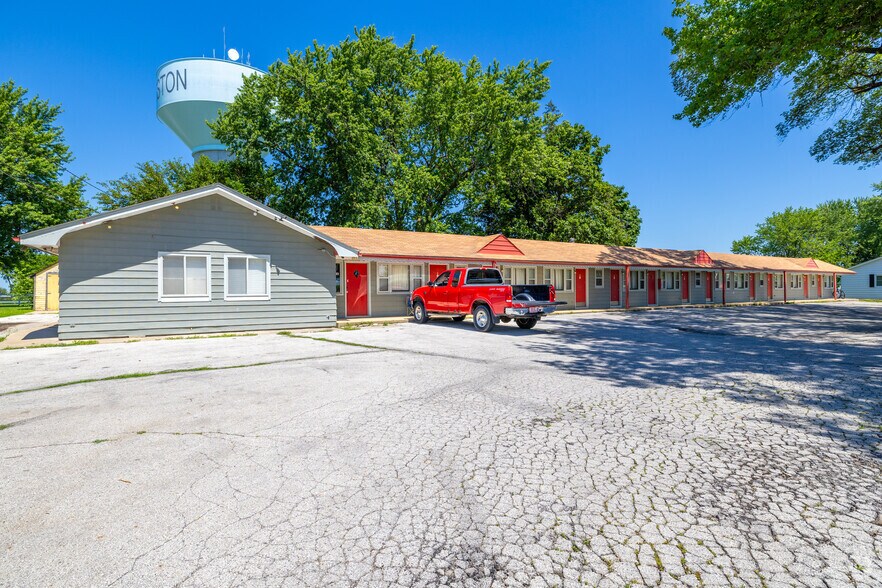 More Photos Of 710 New York Ave, Creston Hotel For Sale