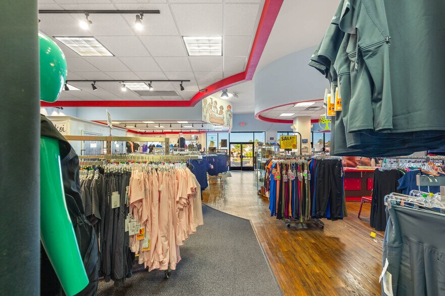 More Photos Of 6021 S Rainbow Blvd, Las Vegas Freestanding For Sale