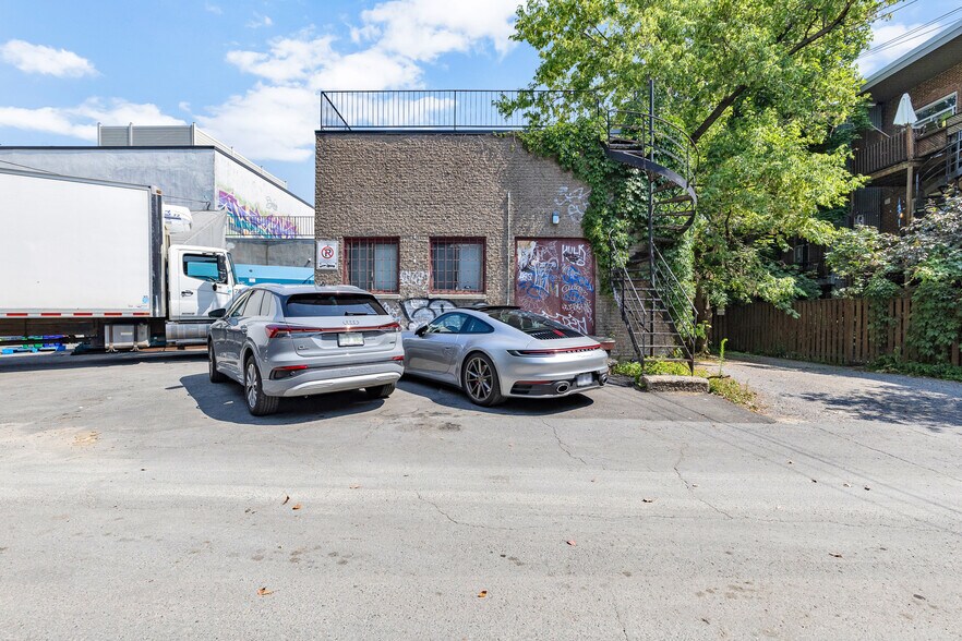 More Photos Of 5220 Av Du Parc, Montréal Office For Sale