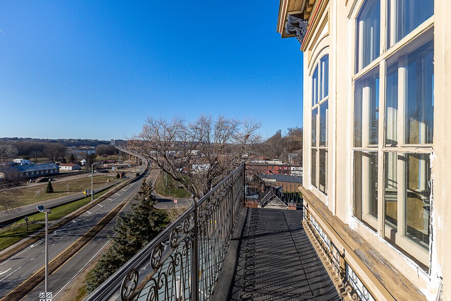 More Photos Of 399 Sinsinawa Ave, East Dubuque Specialty For Sale