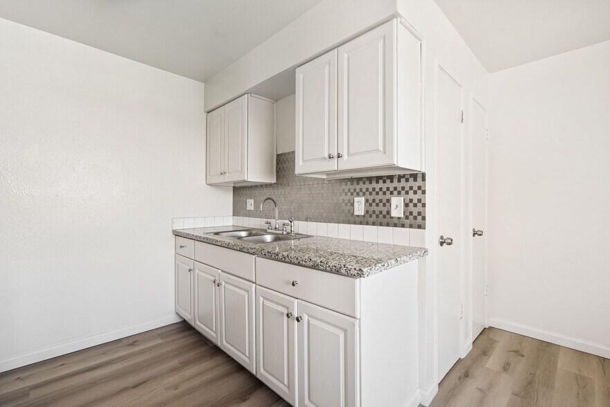 More Photos Of 475 N Manila Ave, Fresno Apartments For Sale