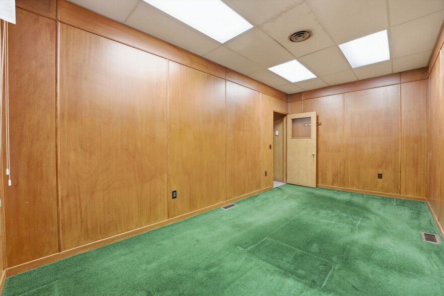 More Photos Of 29 Jarvis St, Fort Erie Office For Sale