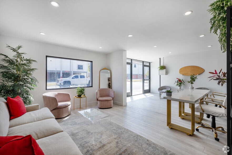 More Photos Of 11520 Jefferson Blvd, Culver City Light Distribution For Sale