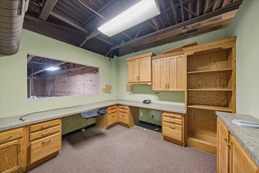 More Photos Of 1740 E Harold St, Olathe Freestanding For Sale