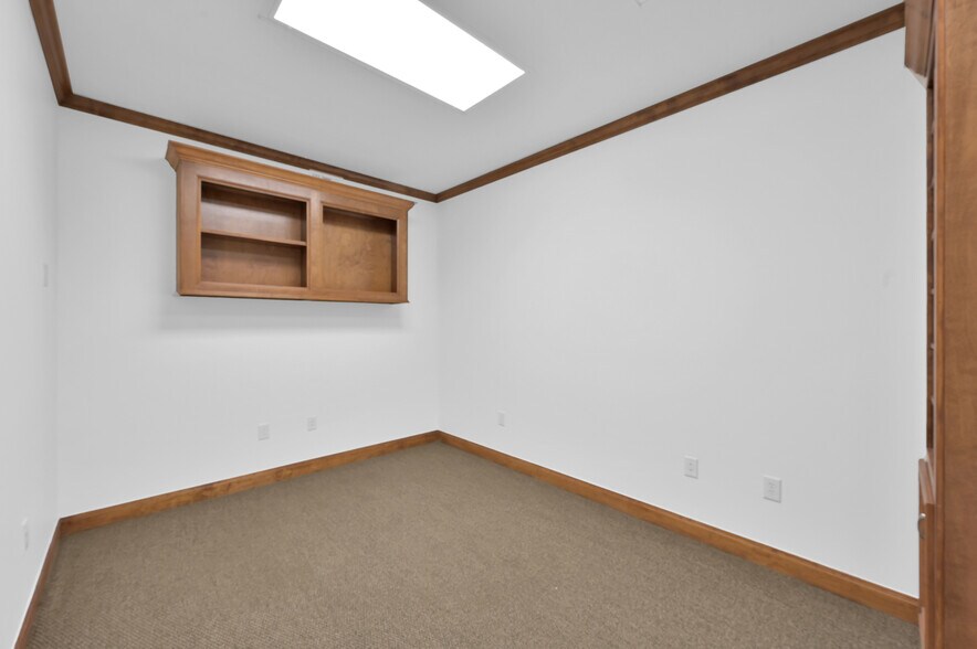 More Photos Of 11322 Neeshaw Dr, Houston Warehouse For Lease